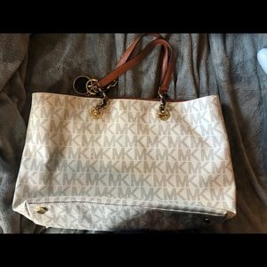 Michael kors purse with matching wallet